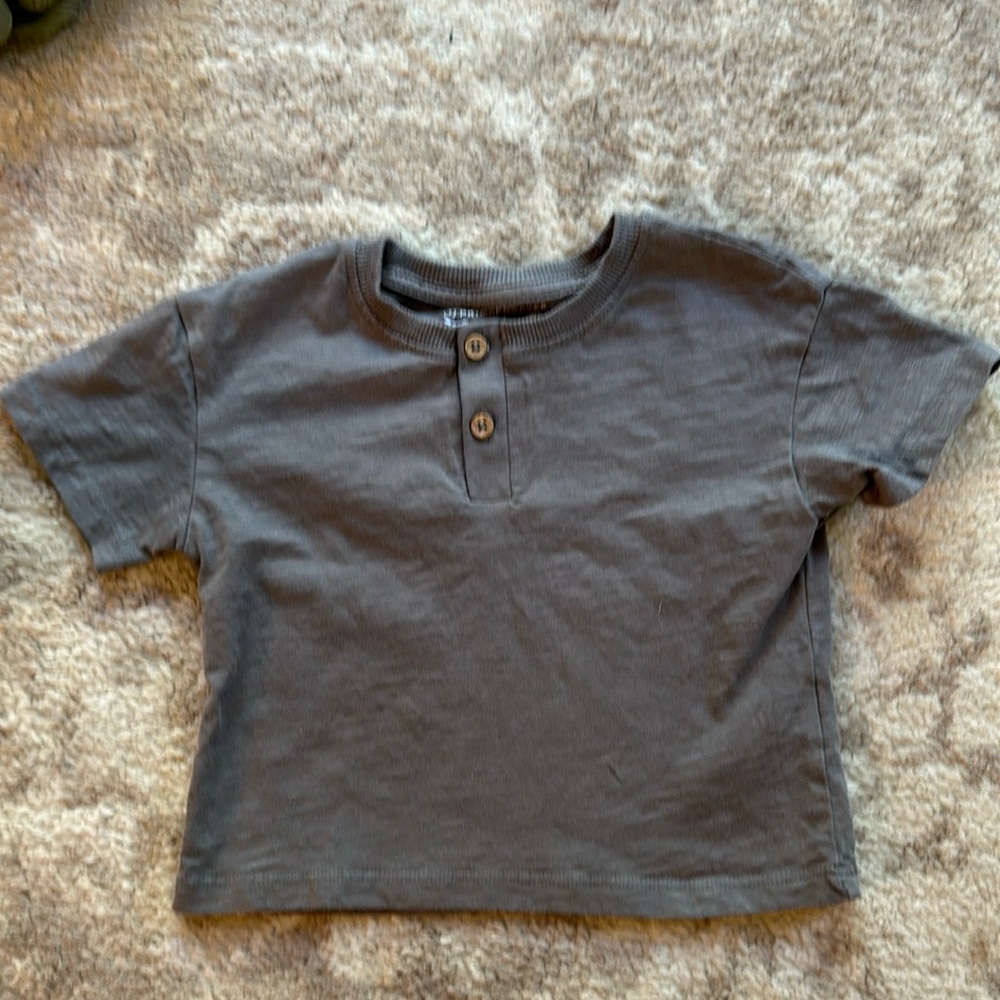 Button down grey tee